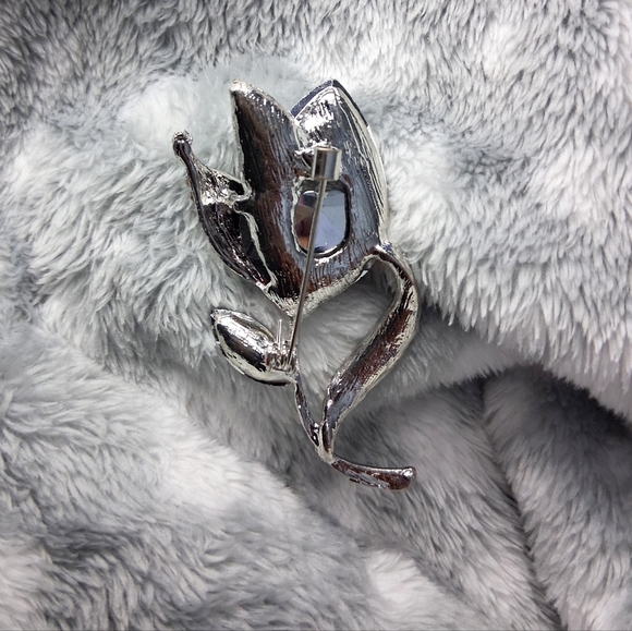 Cute Brooch - Picture 2 of 2